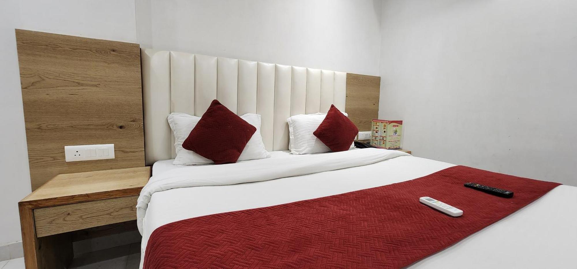 Hotel Shree Sai Dham New Delhi