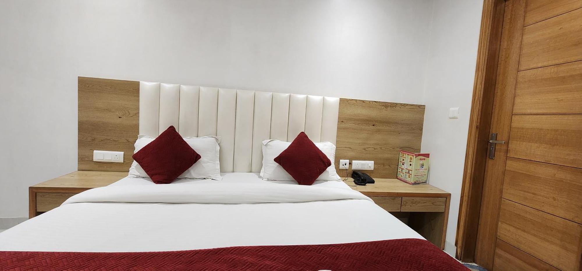 Hotel Shree Sai Dham New Delhi